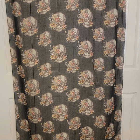 Skull scarf - Picture 3 of 4